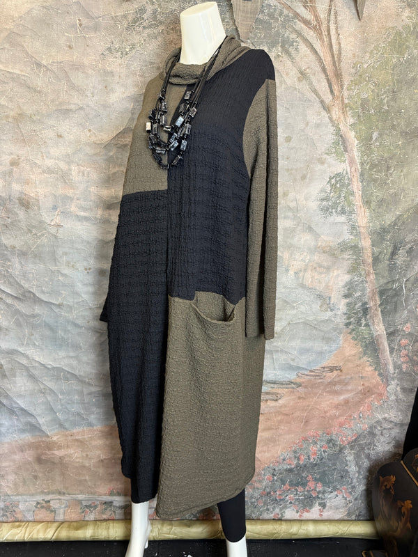 D525 Waffle Knit Turtleneck Dress-Olive/Black