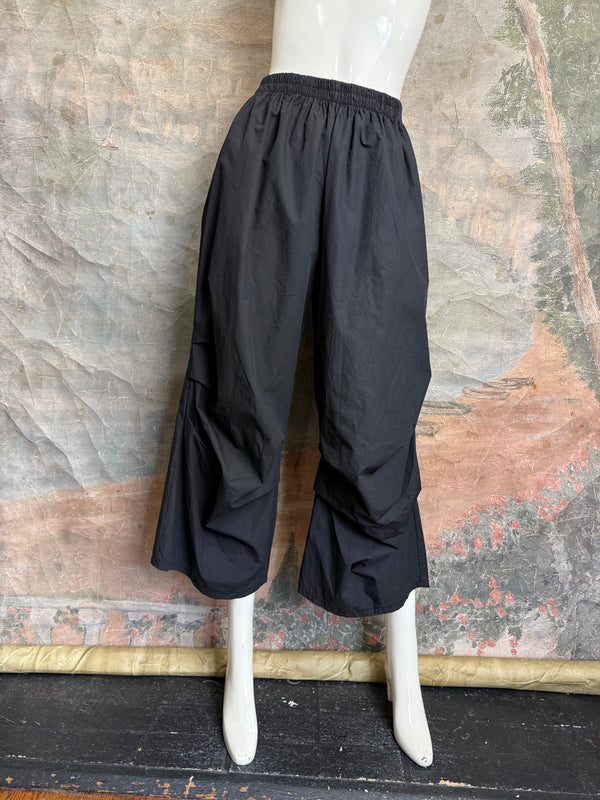 92120-62 Pleated Gaucho Pant-Black