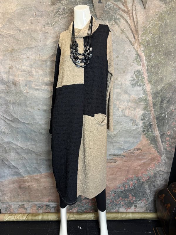 D525 Waffle Knit Turtleneck Dress-Mocha/Black