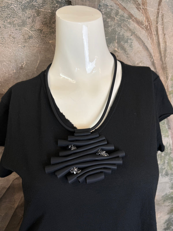 435 Cristals Drama Necklace