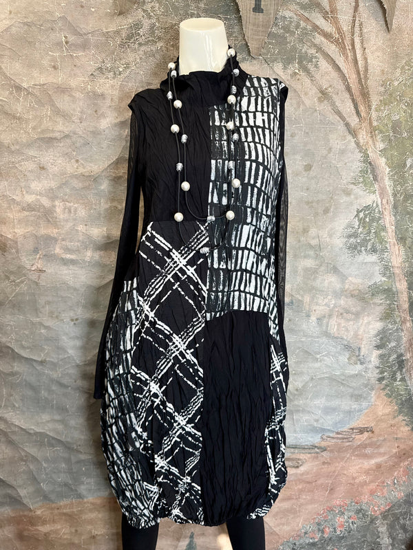 25532 Crushed Mockneck Dress-Black