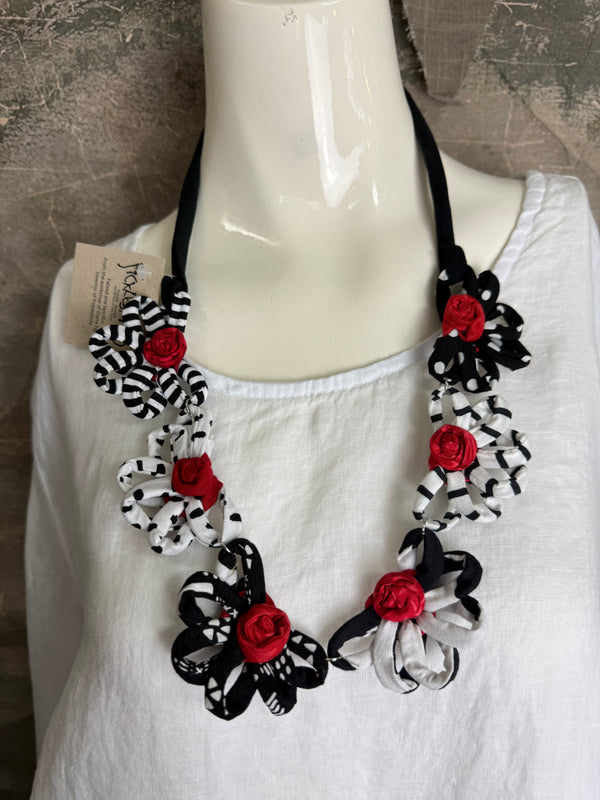 26N145 Coneflower Combo Necklace-B Red,White,BLK
