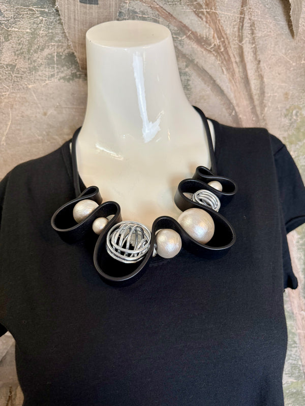 277 Ama Drama Necklace