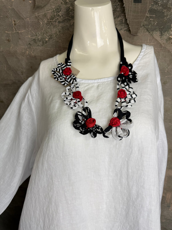 26N145 Coneflower Combo Necklace-B Red,White,BLK