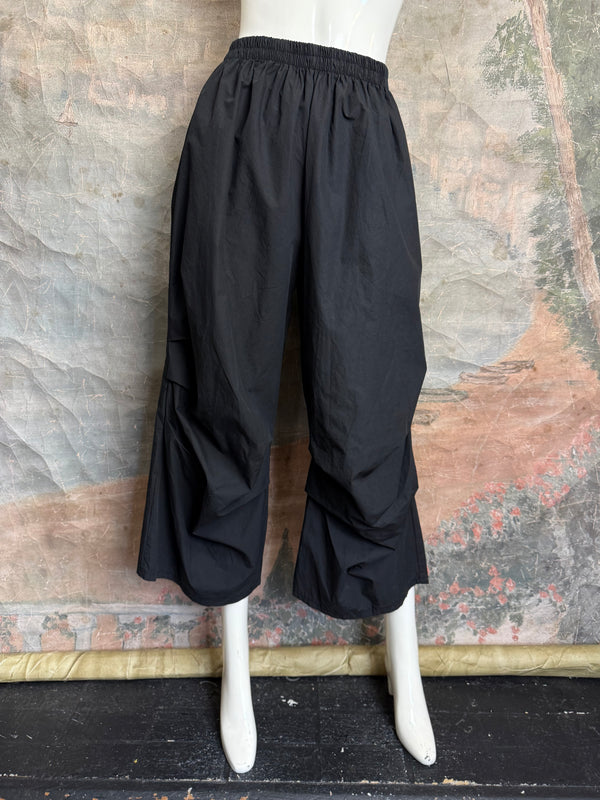 92120-62 Pleated Gaucho Pant-Black