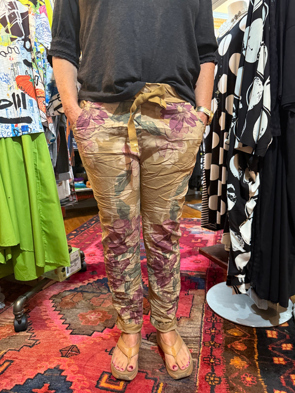 0A910 Pull On Stretch Pants-Camel/Floral