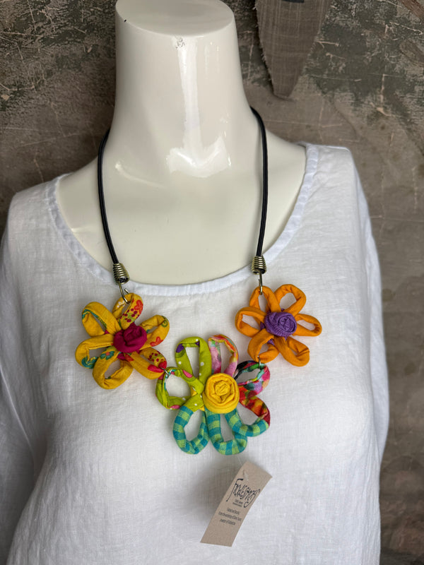 26N14C Daisy Sisters Necklace-Multi Mix