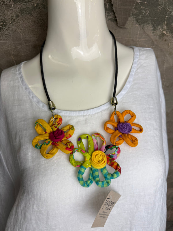 26N14C Daisy Sisters Necklace-Multi Mix