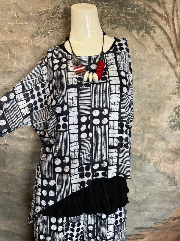 25071 Mesh Print Topper-Black Multi