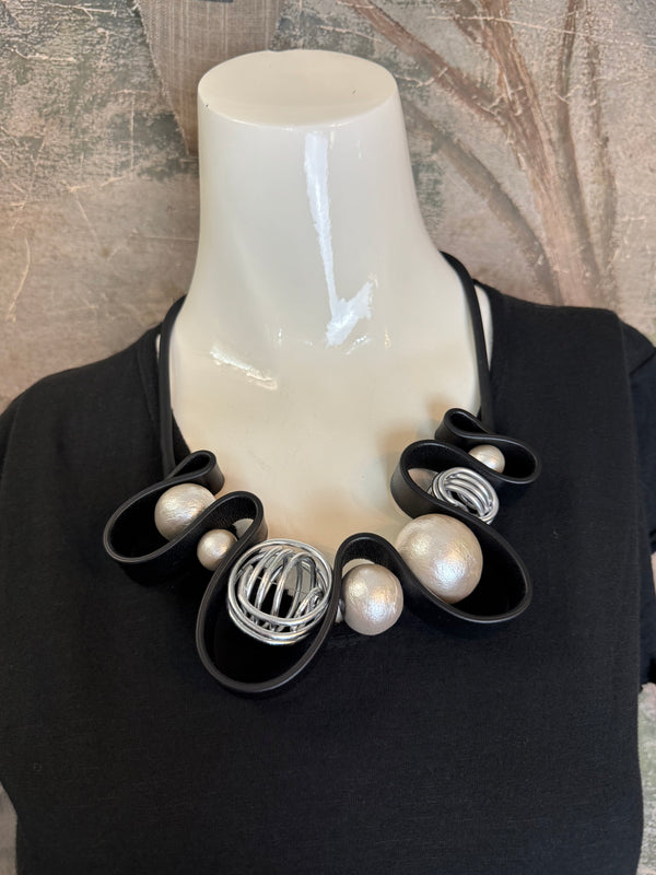 277 Ama Drama Necklace