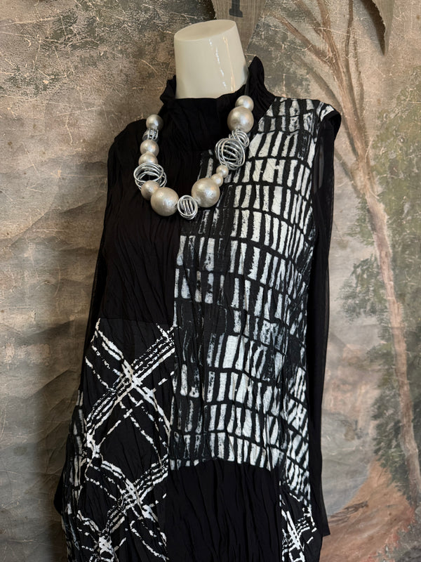 25532 Crushed Mockneck Dress-Black