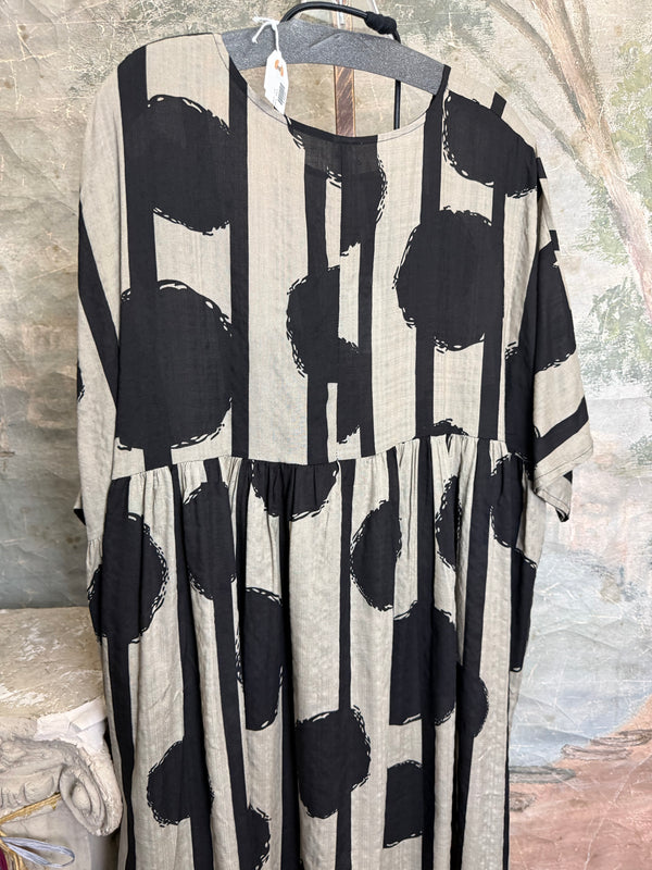 8535 Relaxed Silhouette Dress