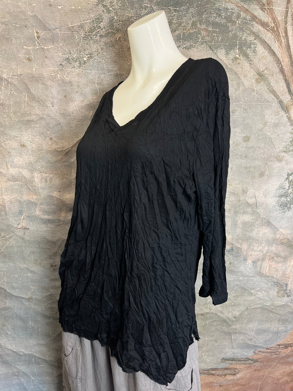25065 Crinkle V-Neck Top