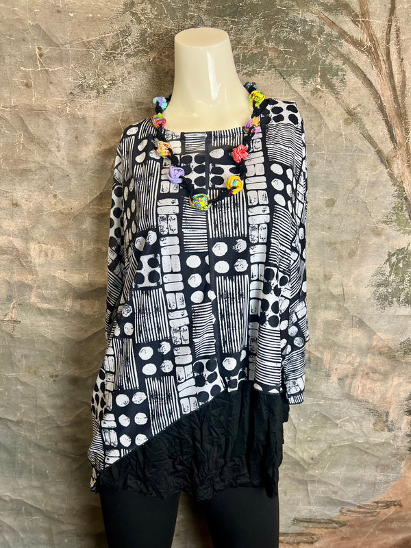 25071 Mesh Print Topper-Black Multi