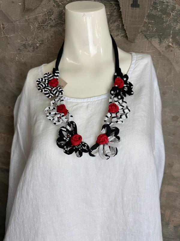 26N145 Coneflower Combo Necklace-B Red,White,BLK