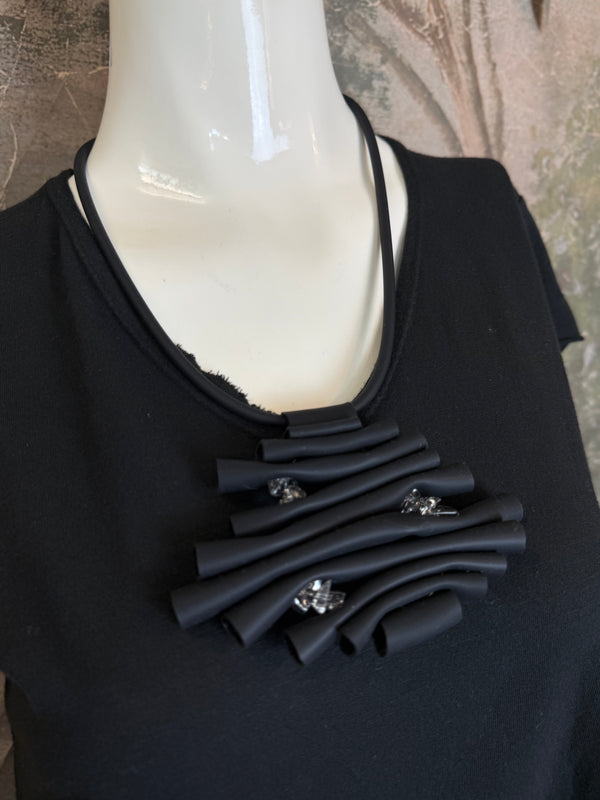 435 Cristals Drama Necklace