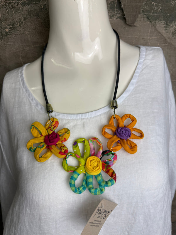 26N14C Daisy Sisters Necklace-Multi Mix