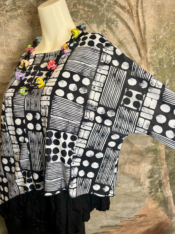 25071 Mesh Print Topper-Black Multi