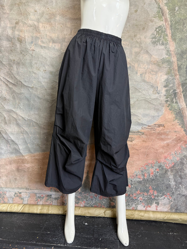 92120-62 Pleated Gaucho Pant-Black