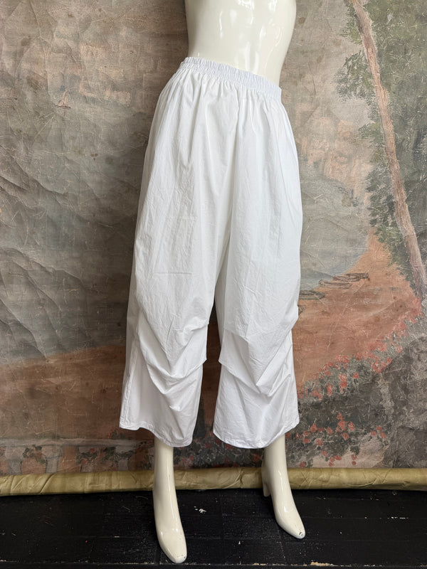 92120-62 Pleated Gaucho Pant-White