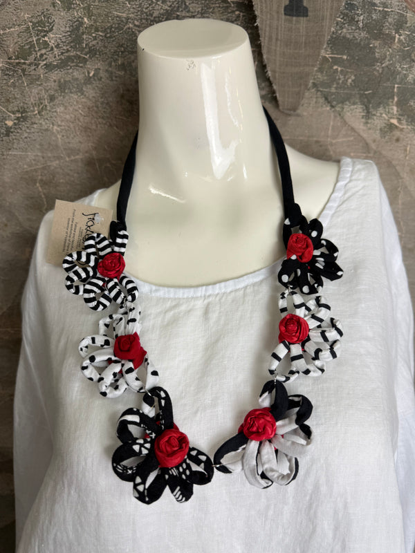 26N145 Coneflower Combo Necklace-B Red,White,BLK