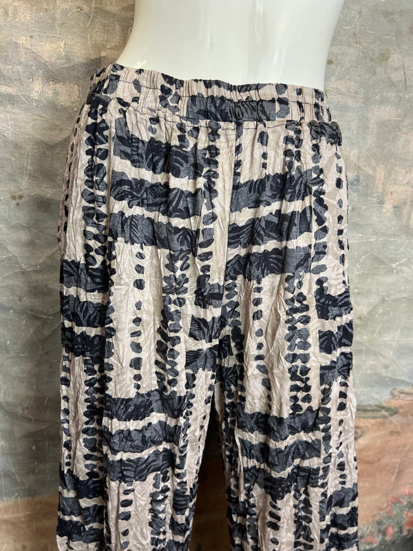 25027 Crinkle Lantern Pants