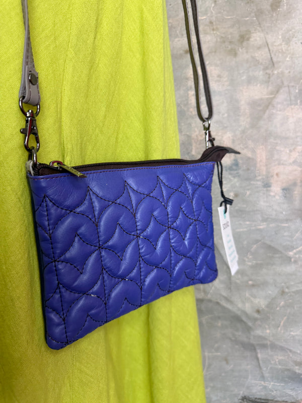 Soruko blue quilted leather crossbody bag with heart pattern and adjustable strap, style 81082 Icaria - 4