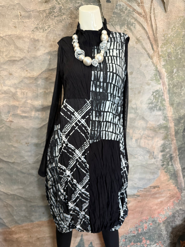 25532 Crushed Mockneck Dress-Black