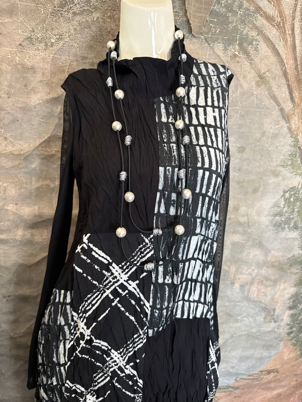 25532 Crushed Mockneck Dress-Black