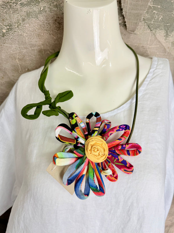 26N40A Small Neckflower Necklace