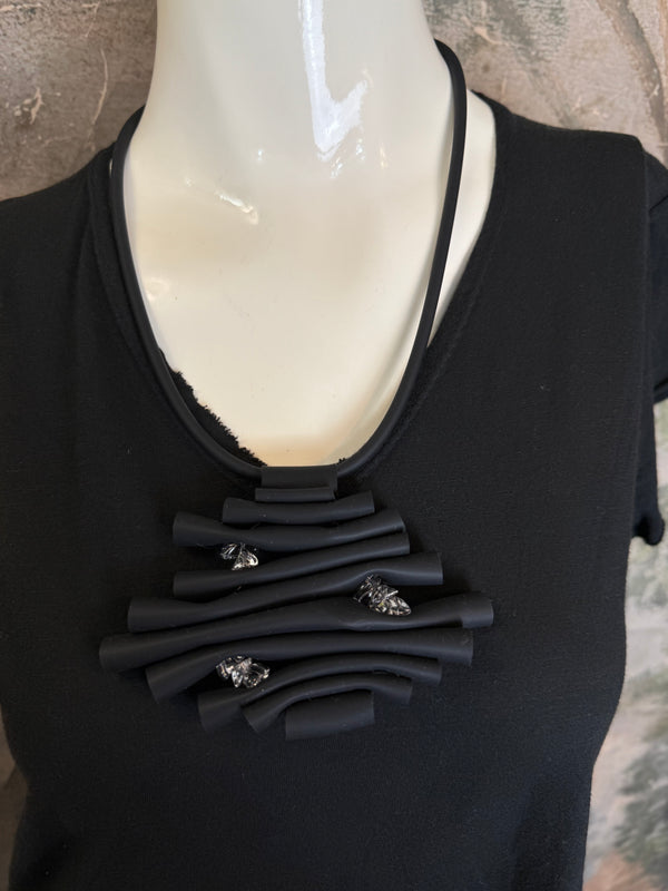 435 Cristals Drama Necklace