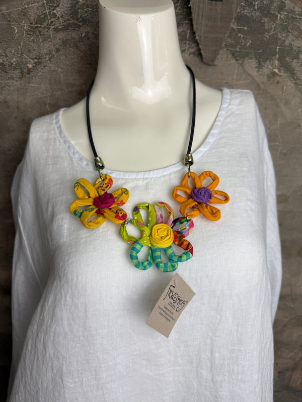 26N14C Daisy Sisters Necklace-Multi Mix