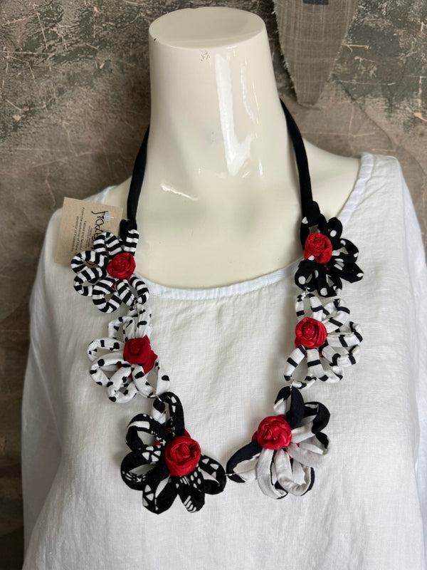 26N145 Coneflower Combo Necklace-B Red,White,BLK