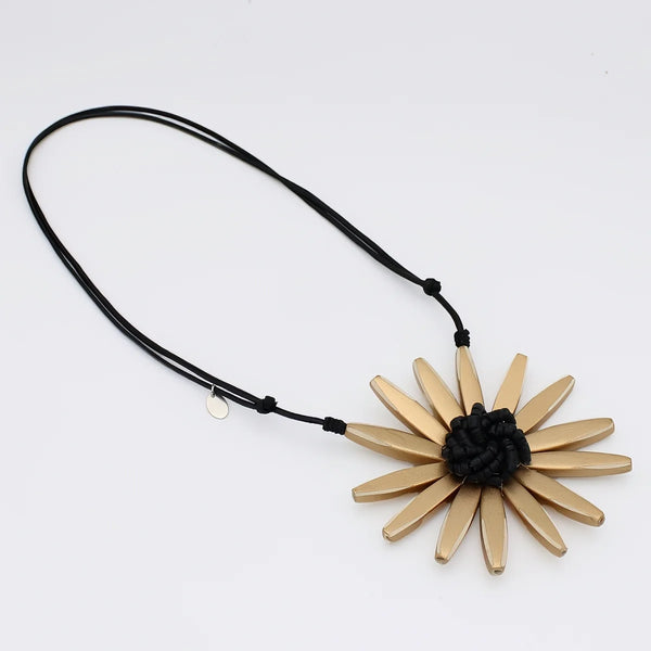 S25 Amaya Flower Necklace-Gold