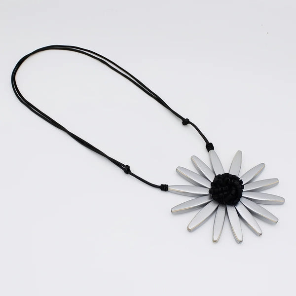 S25 Amaya Flower Necklace-Silver