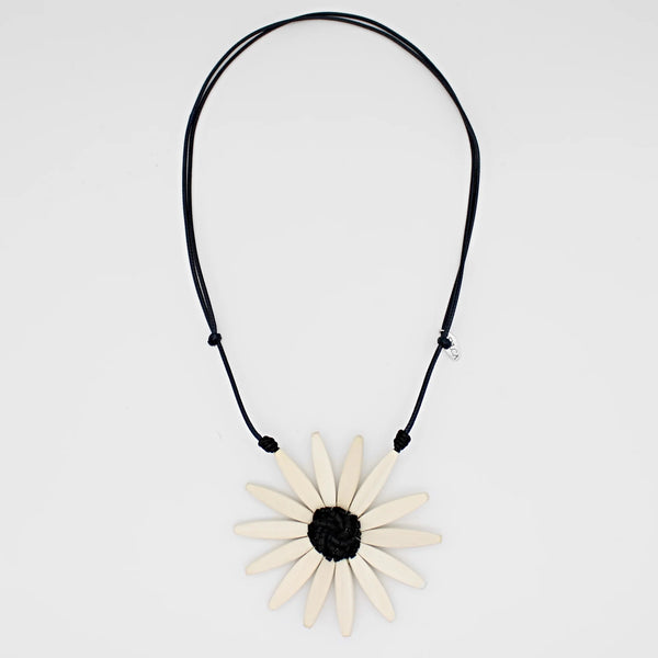 S25 Amaya Flower Necklace-White