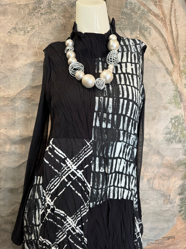 25532 Crushed Mockneck Dress-Black