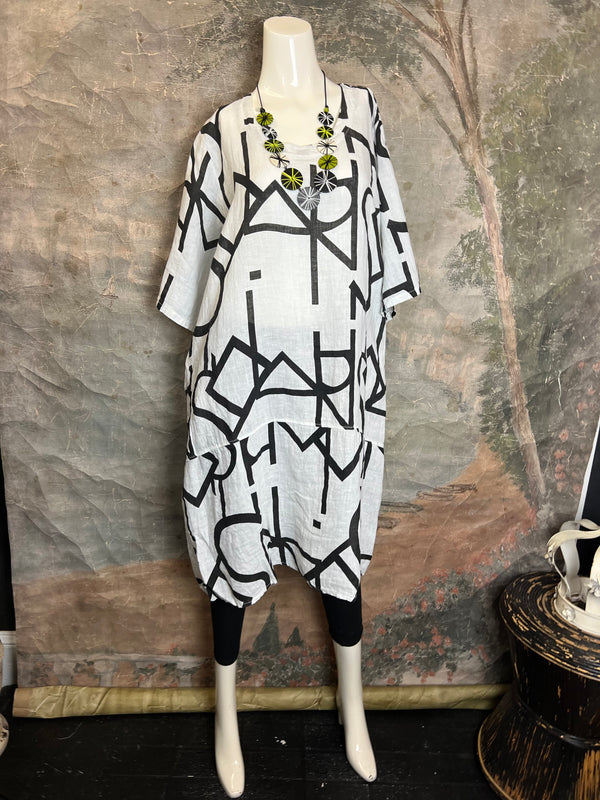 91470 S/Slv Tunic Letter Dress-White
