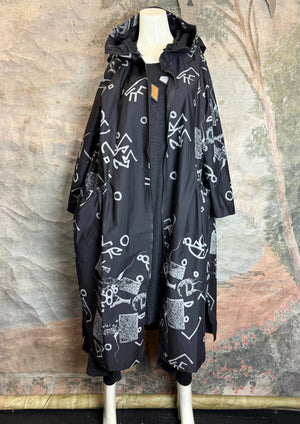 Black oversized hooded parka with white abstract graffiti scribble print, City Scribble Jacket in gray, boutique fashion - 27