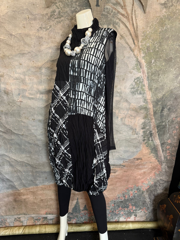 25532 Crushed Mockneck Dress-Black