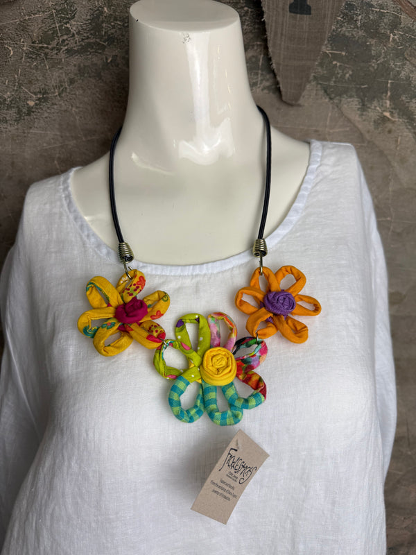 26N14C Daisy Sisters Necklace-Multi Mix