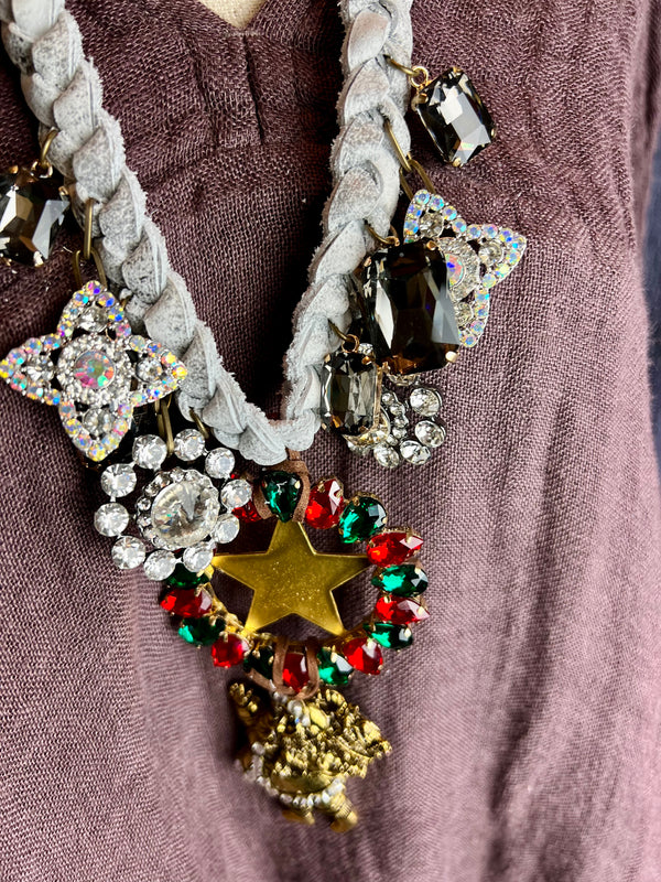 000A Santa Chic XMAS Necklace