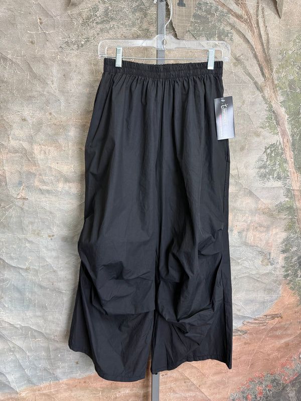 92120-62 Pleated Gaucho Pant-Black