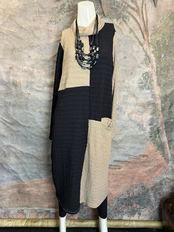 D525 Waffle Knit Turtleneck Dress-Mocha/Black