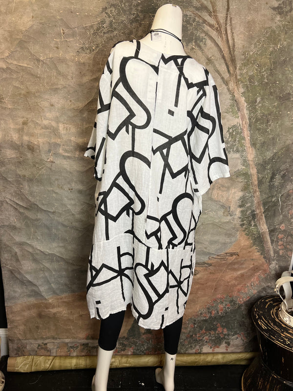 91470 S/Slv Tunic Letter Dress-White