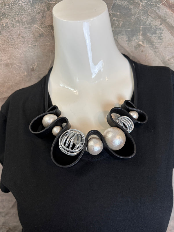 277 Ama Drama Necklace