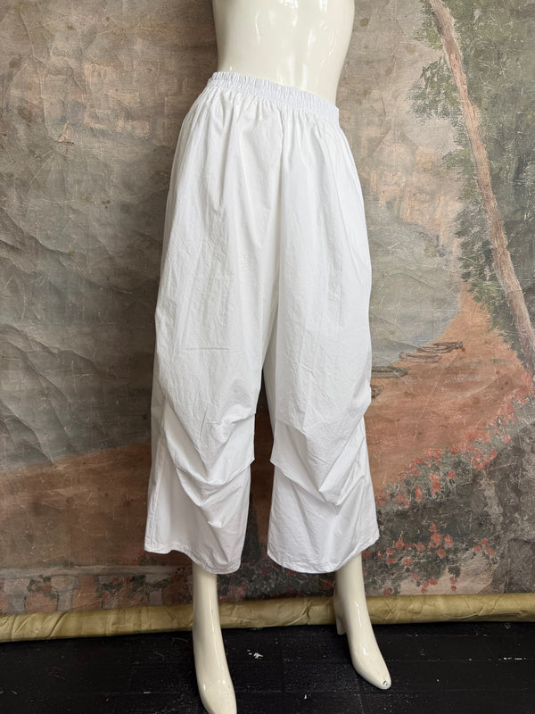 92120-62 Pleated Gaucho Pant-White