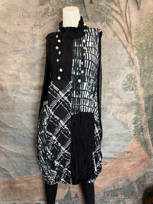 25532 Crushed Mockneck Dress-Black