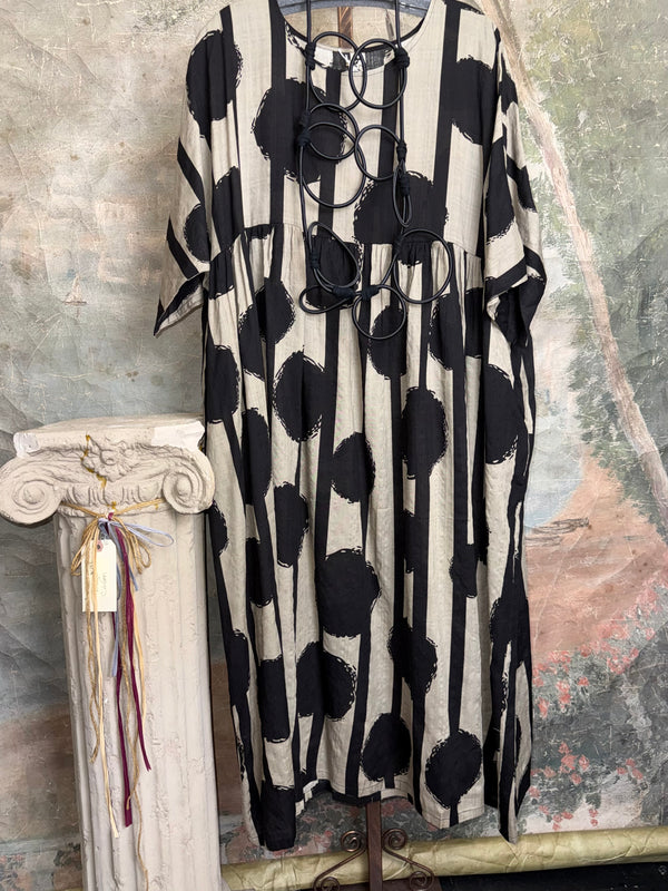 8535 Relaxed Silhouette Dress