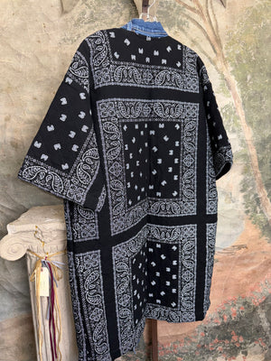 Black bandana paisley quilted cardigan jacket with denim trim pockets and snap buttons, long boho kimono style - 2